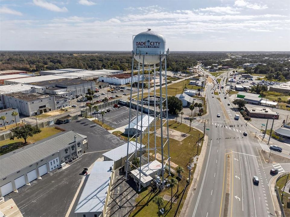 На продажу: $552,450 (4 спален, 2 ванн, 2330 Квадратных фут)