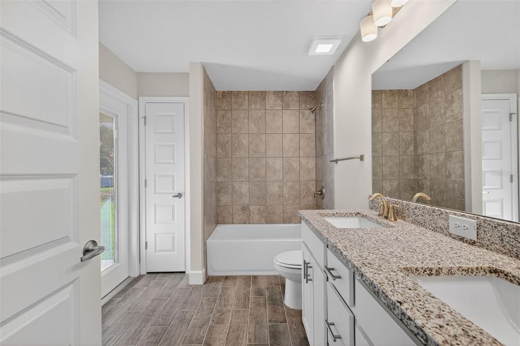 На продажу: $552,450 (4 спален, 2 ванн, 2330 Квадратных фут)