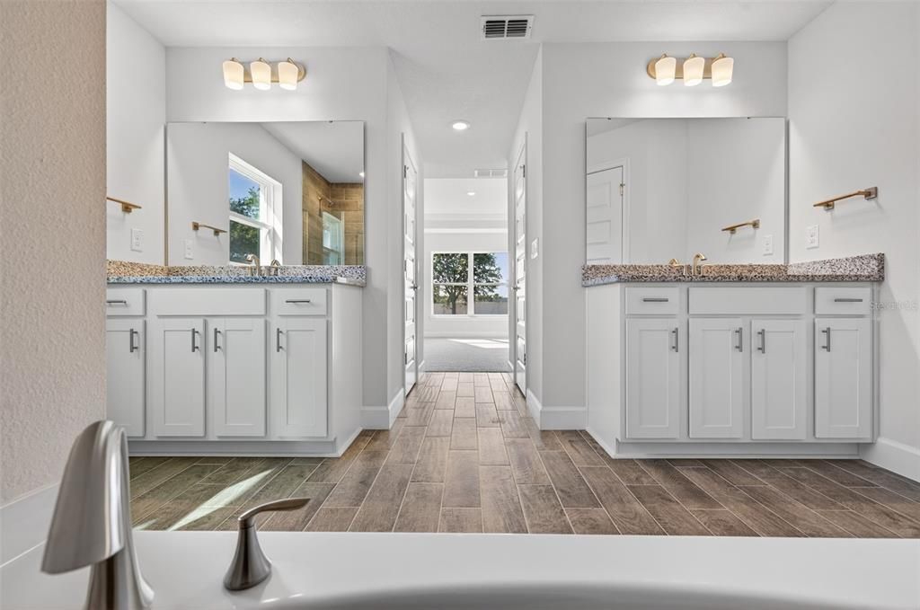 На продажу: $552,450 (4 спален, 2 ванн, 2330 Квадратных фут)