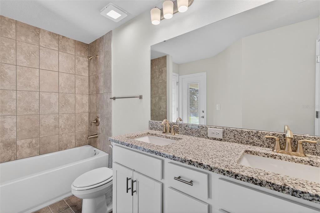 На продажу: $552,450 (4 спален, 2 ванн, 2330 Квадратных фут)