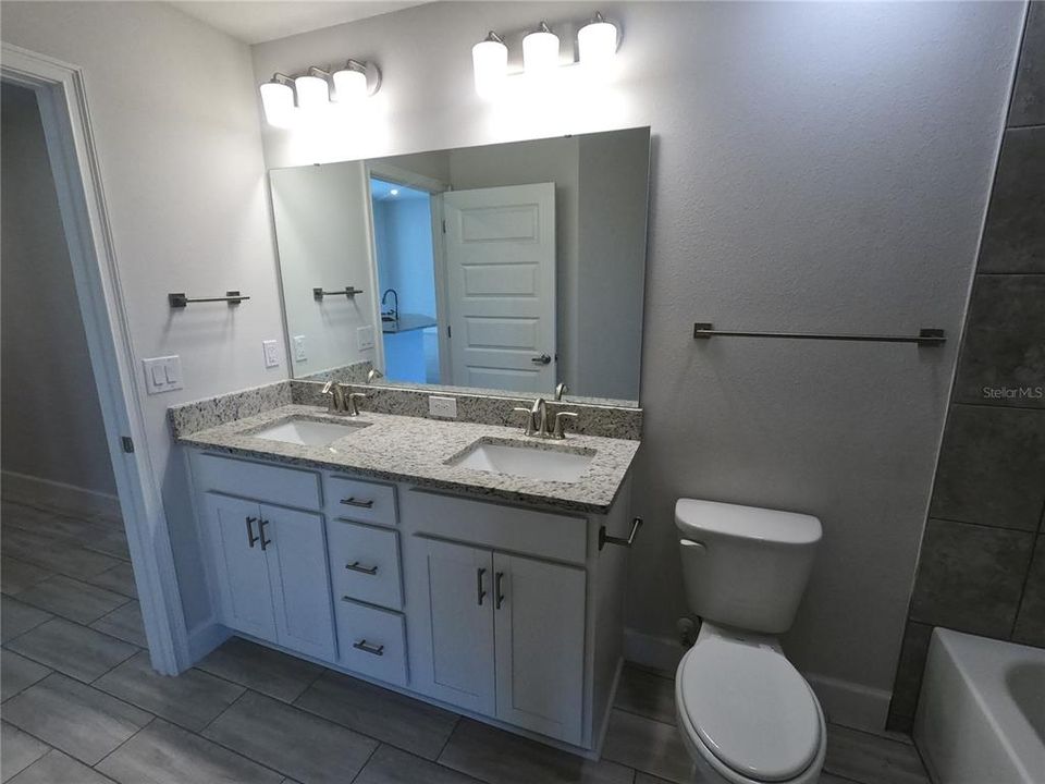 待售: $552,450 (4 贝兹, 2 浴室, 2330 平方英尺)