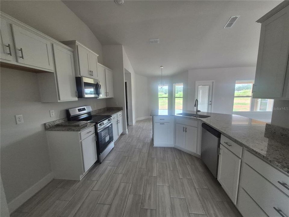 待售: $552,450 (4 贝兹, 2 浴室, 2330 平方英尺)