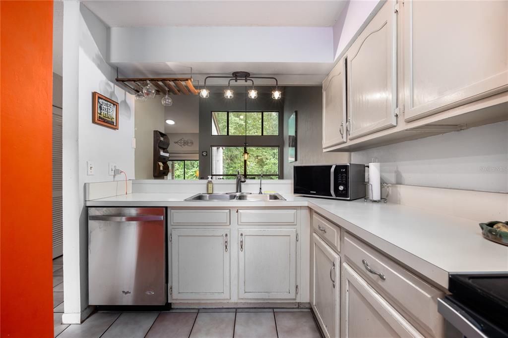 Active With Contract: $185,000 (2 beds, 2 baths, 1340 Square Feet)