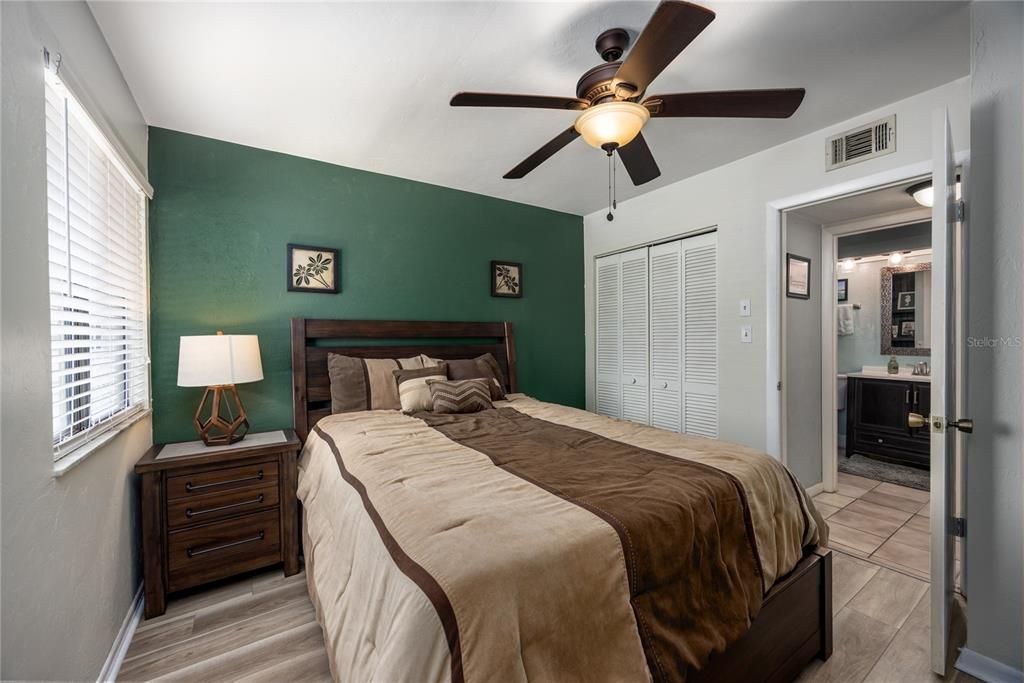 Active With Contract: $185,000 (2 beds, 2 baths, 1340 Square Feet)