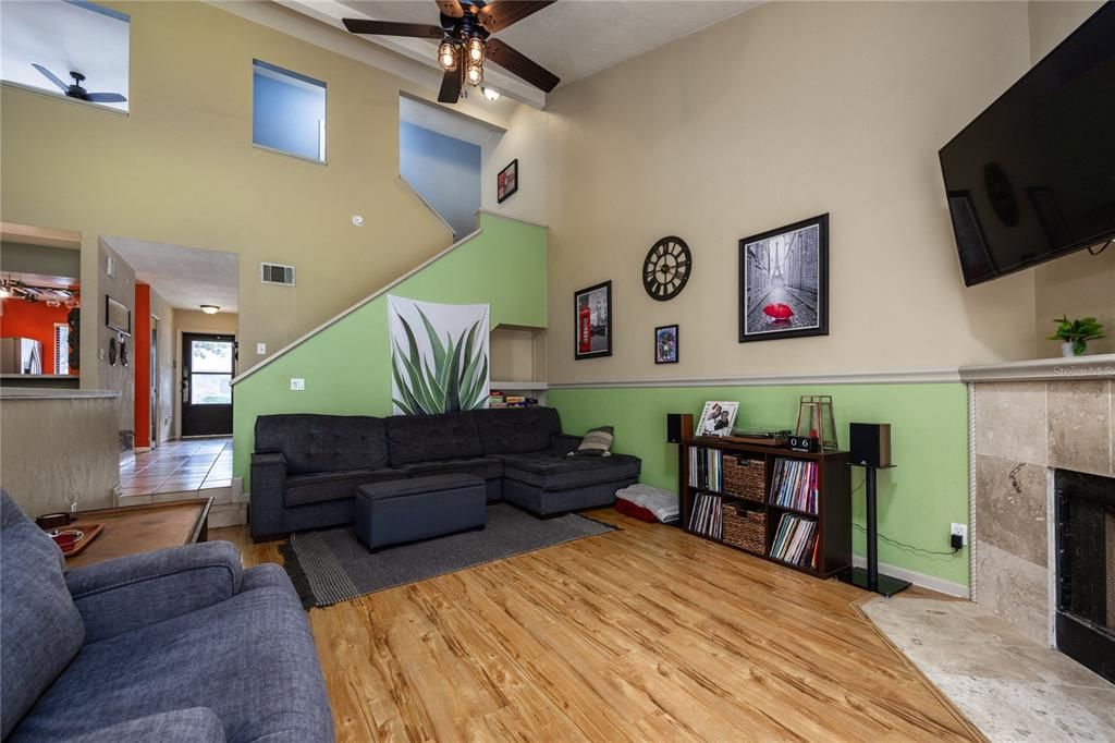 Active With Contract: $185,000 (2 beds, 2 baths, 1340 Square Feet)