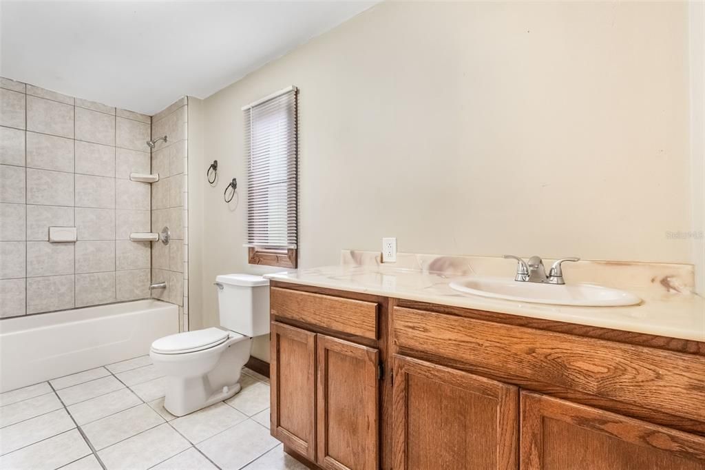 En Venta: $290,000 (4 camas, 2 baños, 1512 Pies cuadrados)