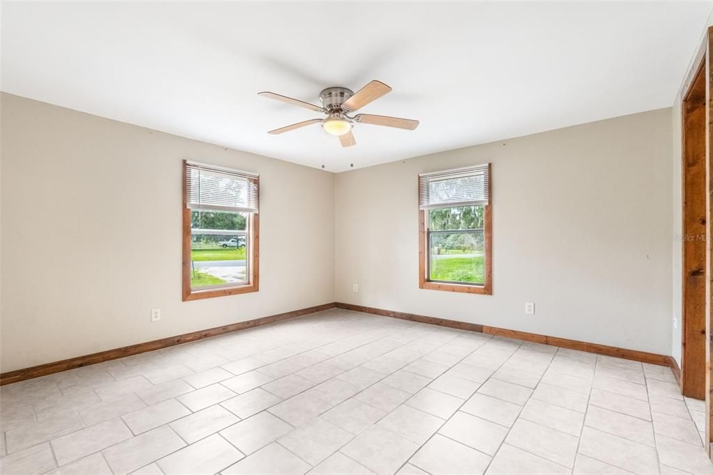 En Venta: $290,000 (4 camas, 2 baños, 1512 Pies cuadrados)