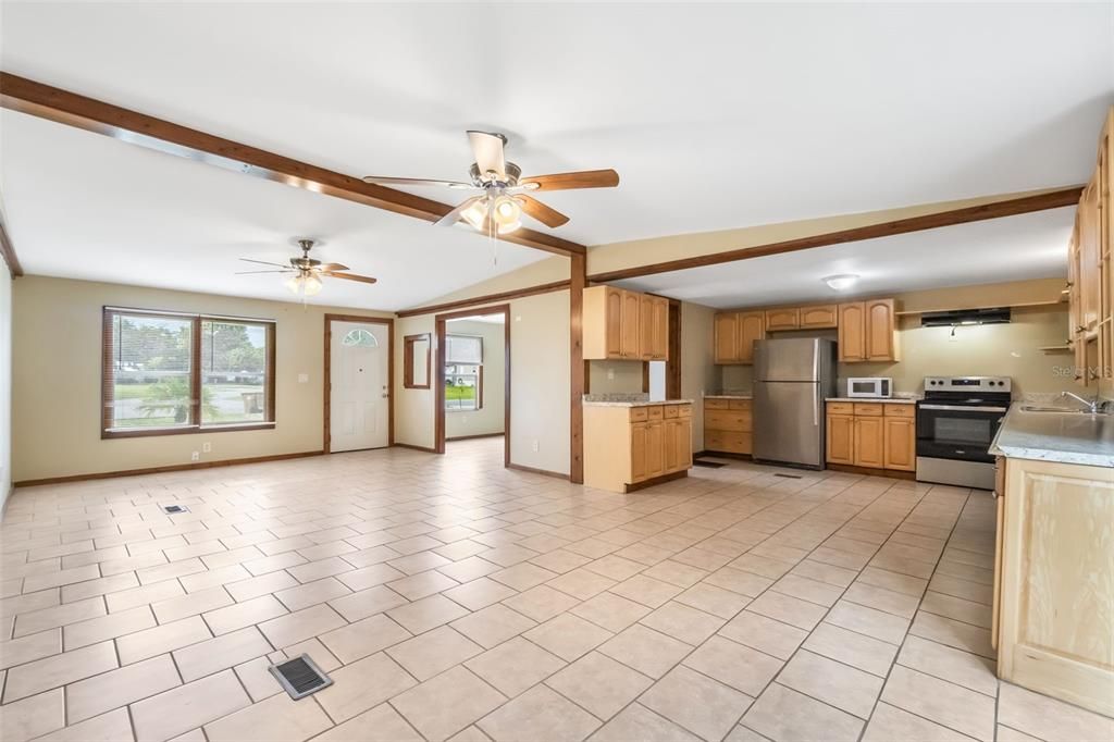 En Venta: $290,000 (4 camas, 2 baños, 1512 Pies cuadrados)