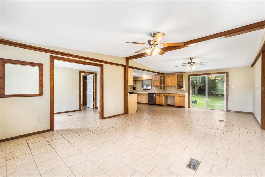 En Venta: $290,000 (4 camas, 2 baños, 1512 Pies cuadrados)