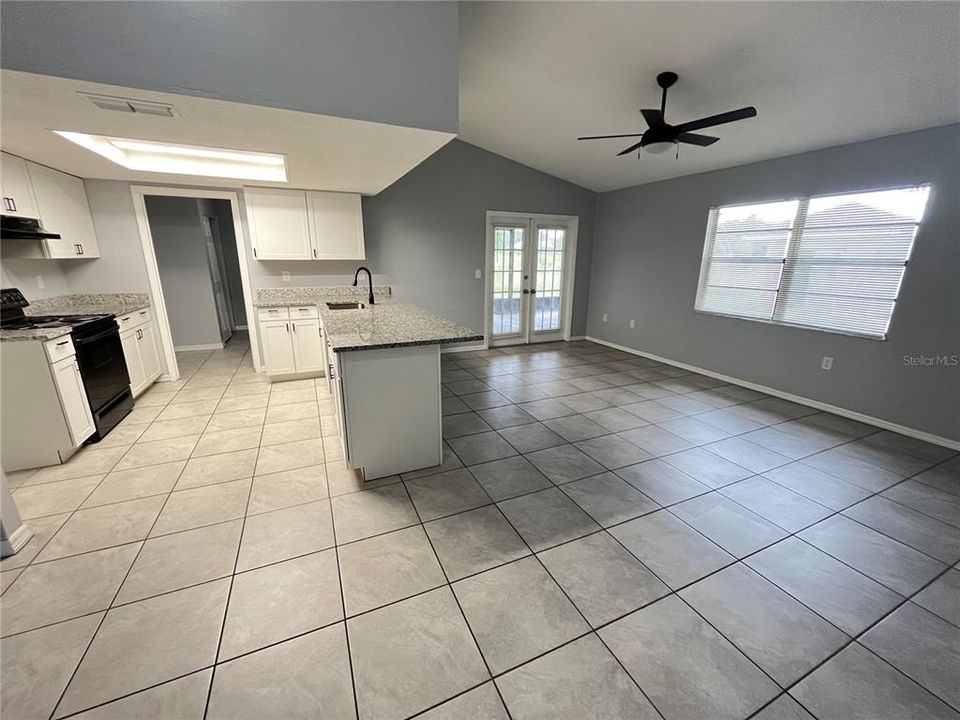 For Rent: $1,900 (4 beds, 2 baths, 1700 Square Feet)