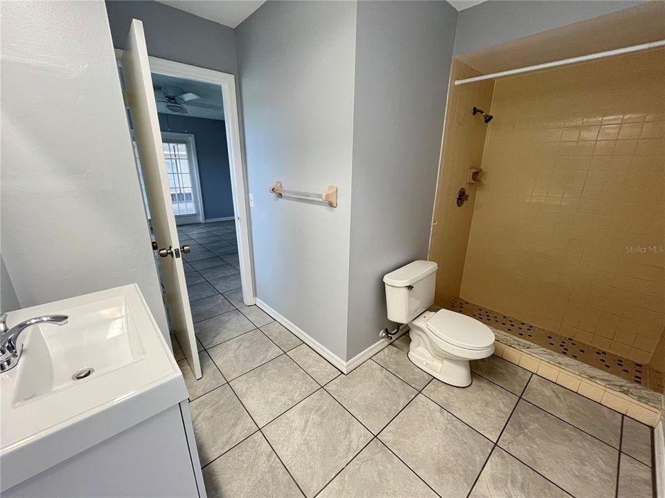 For Rent: $1,900 (4 beds, 2 baths, 1700 Square Feet)