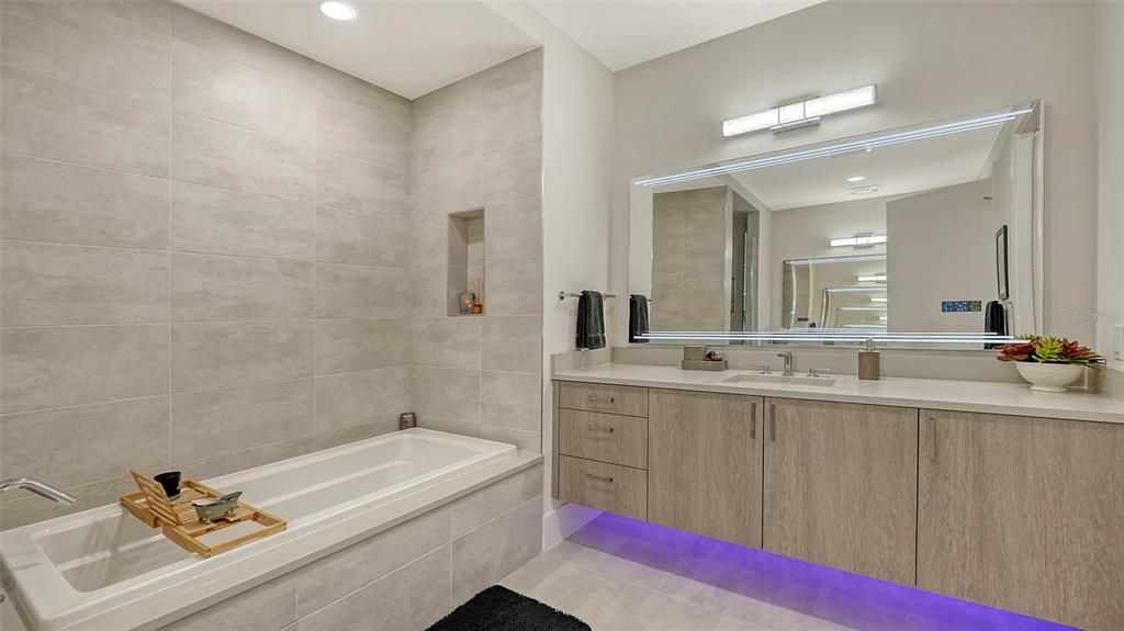 For Sale: $4,600,000 (3 beds, 3 baths, 3962 Square Feet)