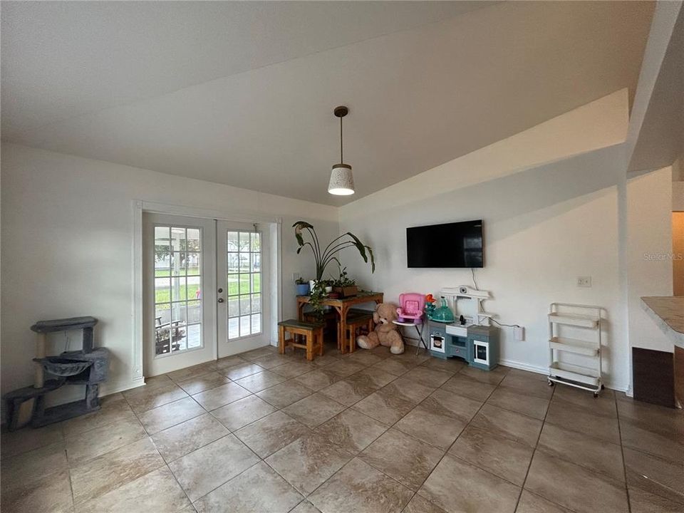 For Rent: $2,500 (4 beds, 2 baths, 1874 Square Feet)