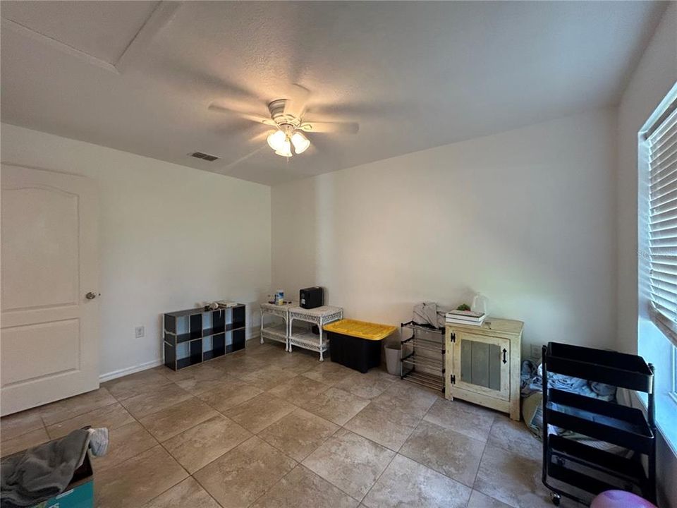 For Rent: $2,500 (4 beds, 2 baths, 1874 Square Feet)