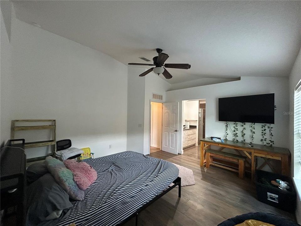 For Rent: $2,500 (4 beds, 2 baths, 1874 Square Feet)