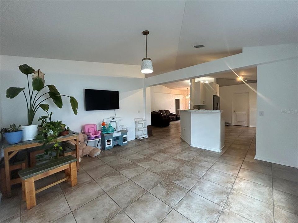 For Rent: $2,500 (4 beds, 2 baths, 1874 Square Feet)