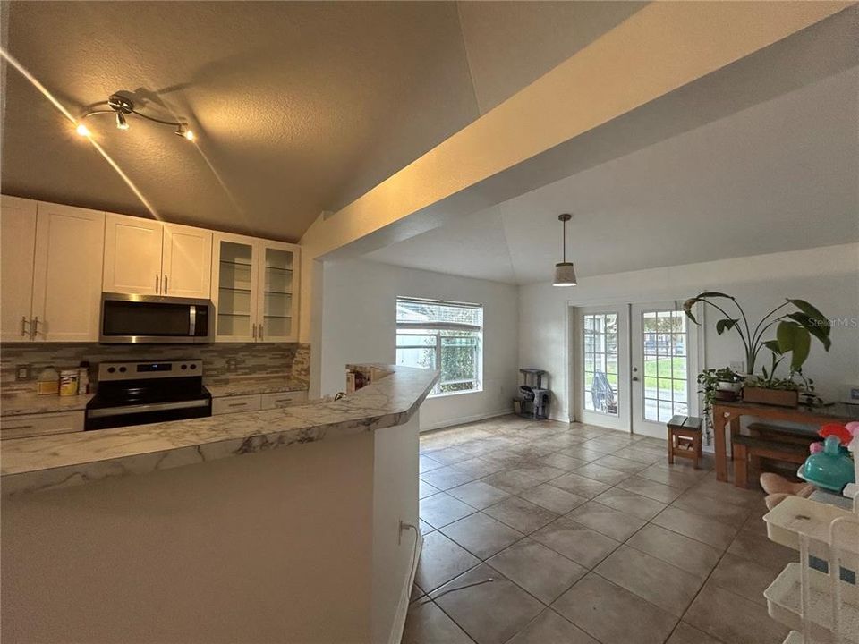 For Rent: $2,500 (4 beds, 2 baths, 1874 Square Feet)