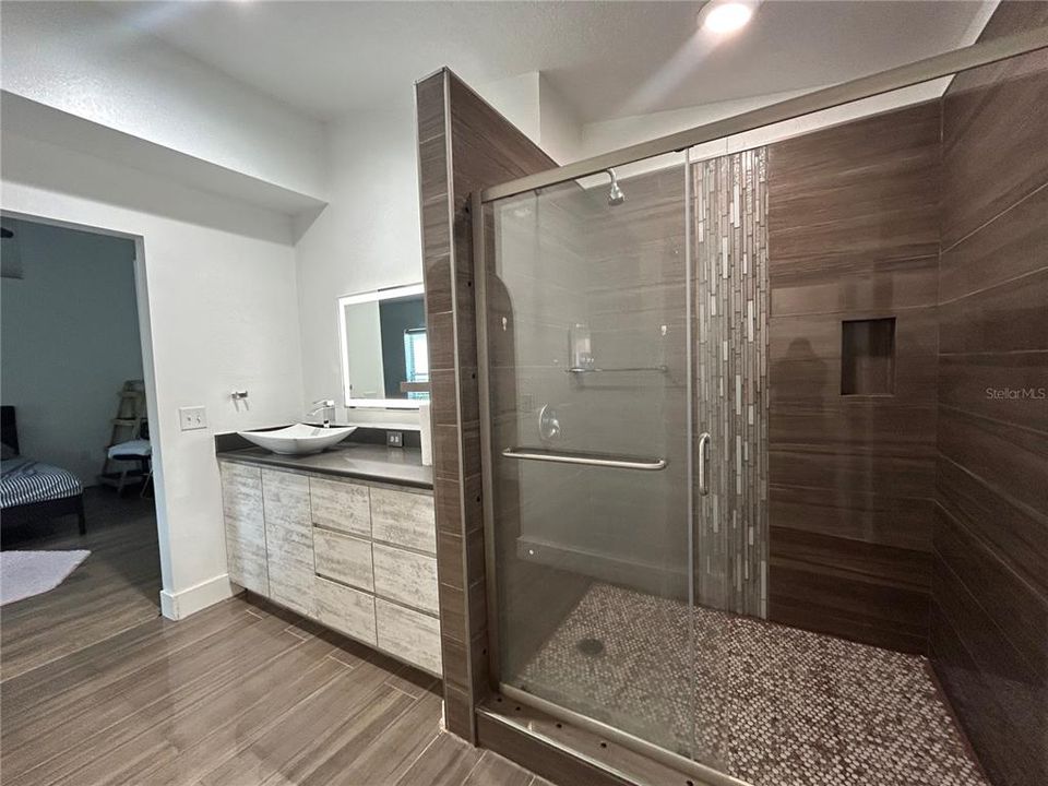 For Rent: $2,500 (4 beds, 2 baths, 1874 Square Feet)