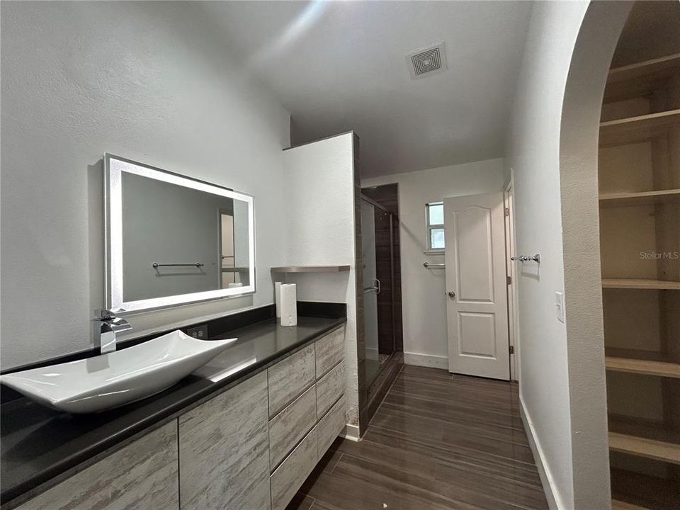 For Rent: $2,500 (4 beds, 2 baths, 1874 Square Feet)