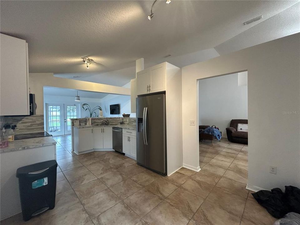 For Rent: $2,500 (4 beds, 2 baths, 1874 Square Feet)