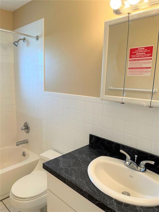 For Rent: $1,800 (2 beds, 1 baths, 1000 Square Feet)