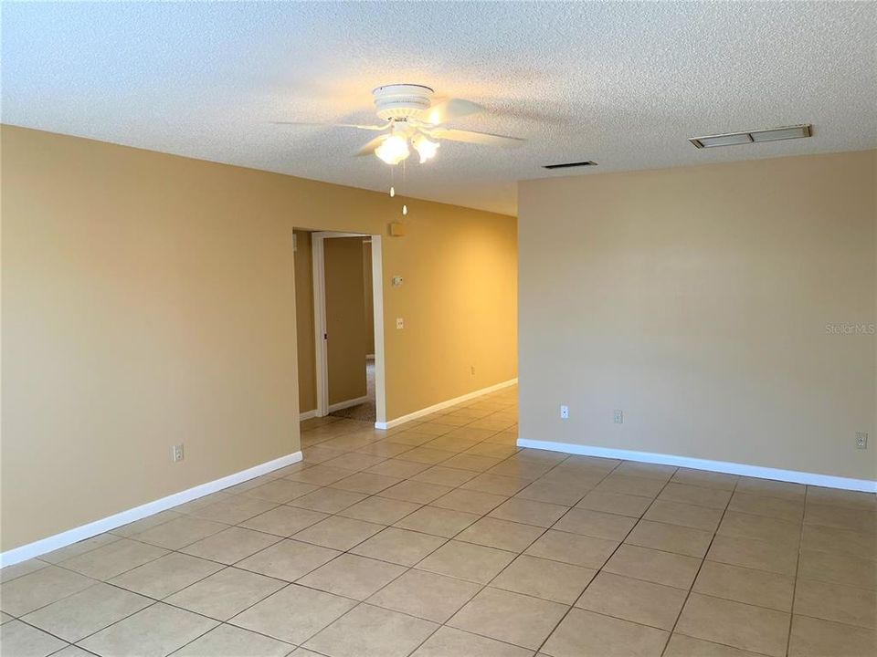 For Rent: $1,800 (2 beds, 1 baths, 1000 Square Feet)