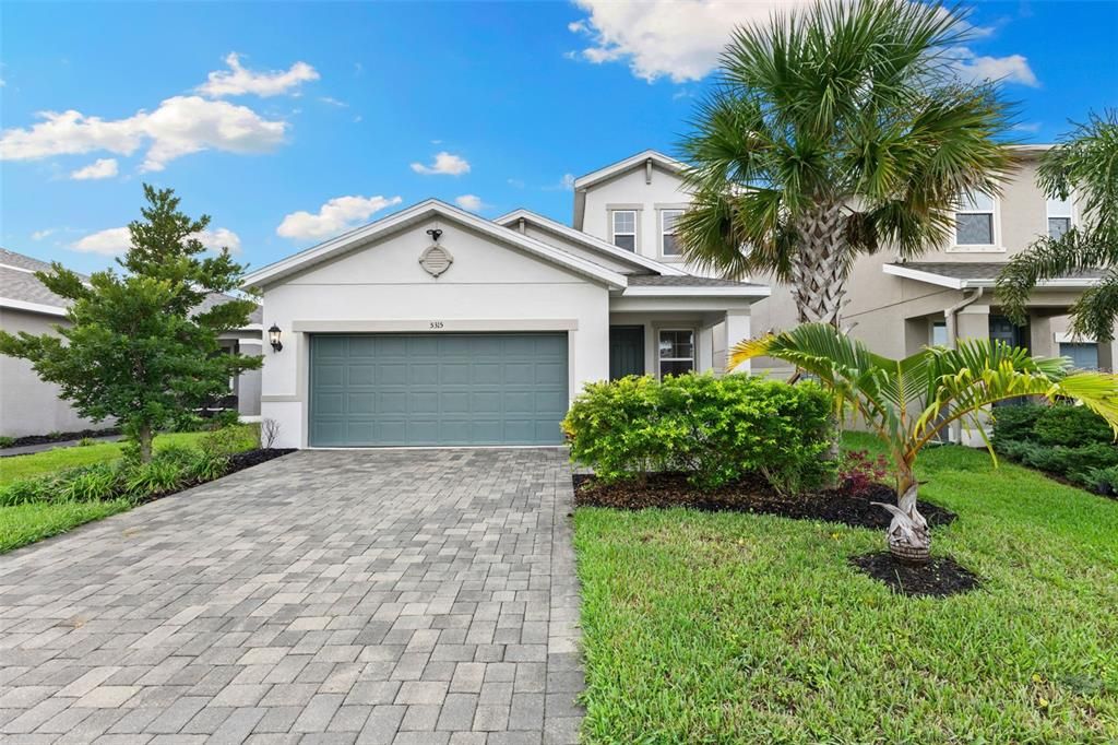 合同活跃: $360,000 (4 贝兹, 2 浴室, 2061 平方英尺)