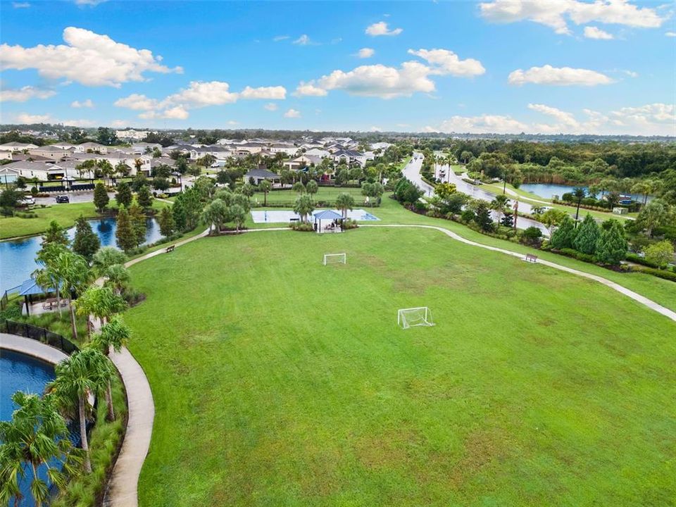 合同活跃: $360,000 (4 贝兹, 2 浴室, 2061 平方英尺)