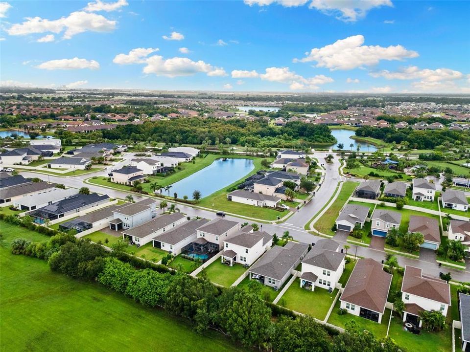 合同活跃: $360,000 (4 贝兹, 2 浴室, 2061 平方英尺)