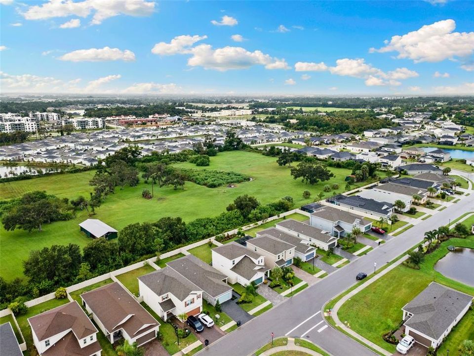 合同活跃: $360,000 (4 贝兹, 2 浴室, 2061 平方英尺)