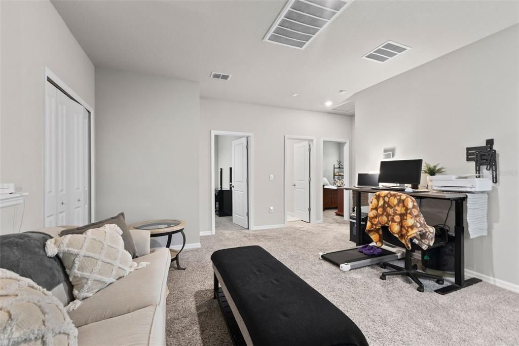 合同活跃: $360,000 (4 贝兹, 2 浴室, 2061 平方英尺)