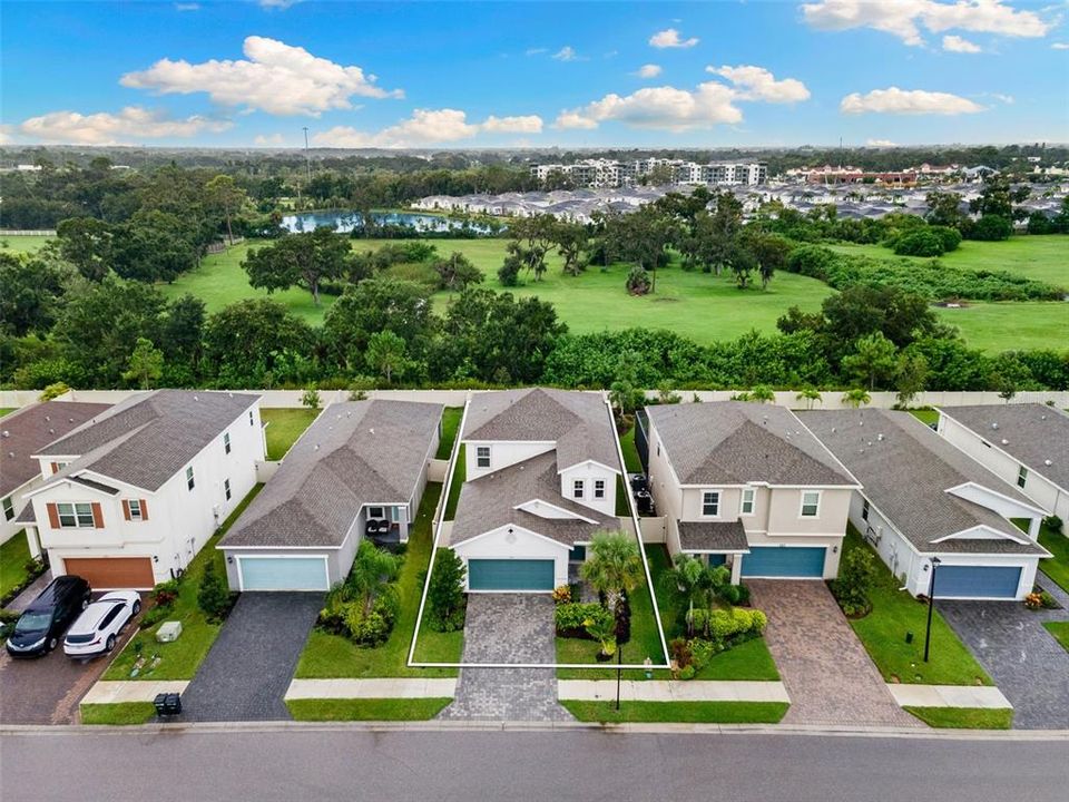 合同活跃: $360,000 (4 贝兹, 2 浴室, 2061 平方英尺)