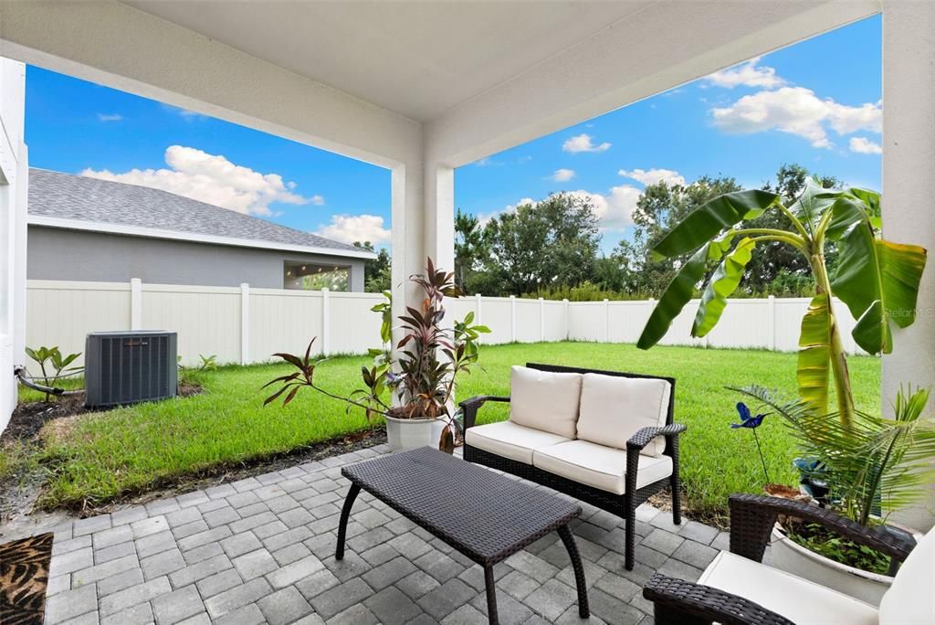 合同活跃: $360,000 (4 贝兹, 2 浴室, 2061 平方英尺)