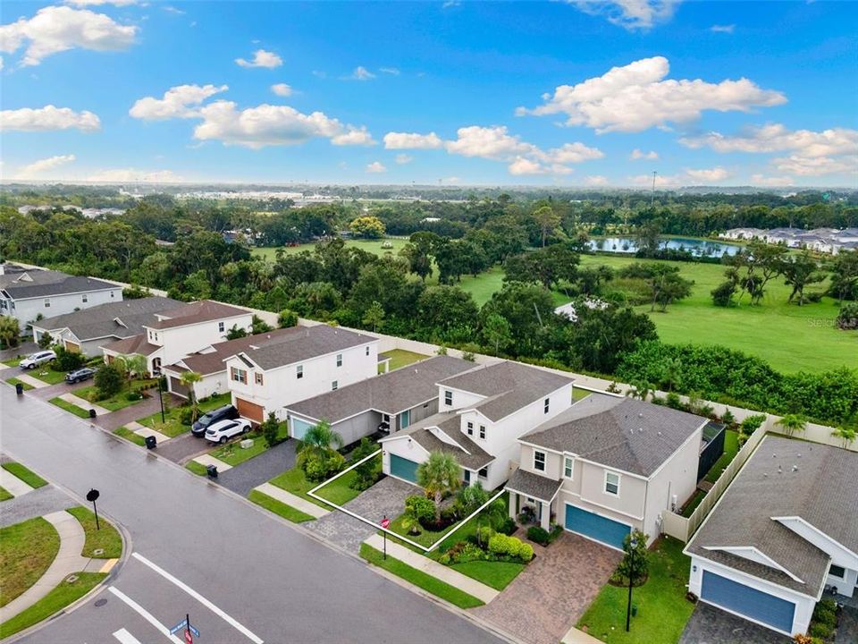 合同活跃: $360,000 (4 贝兹, 2 浴室, 2061 平方英尺)