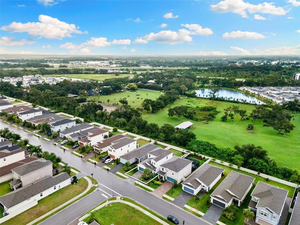 合同活跃: $360,000 (4 贝兹, 2 浴室, 2061 平方英尺)