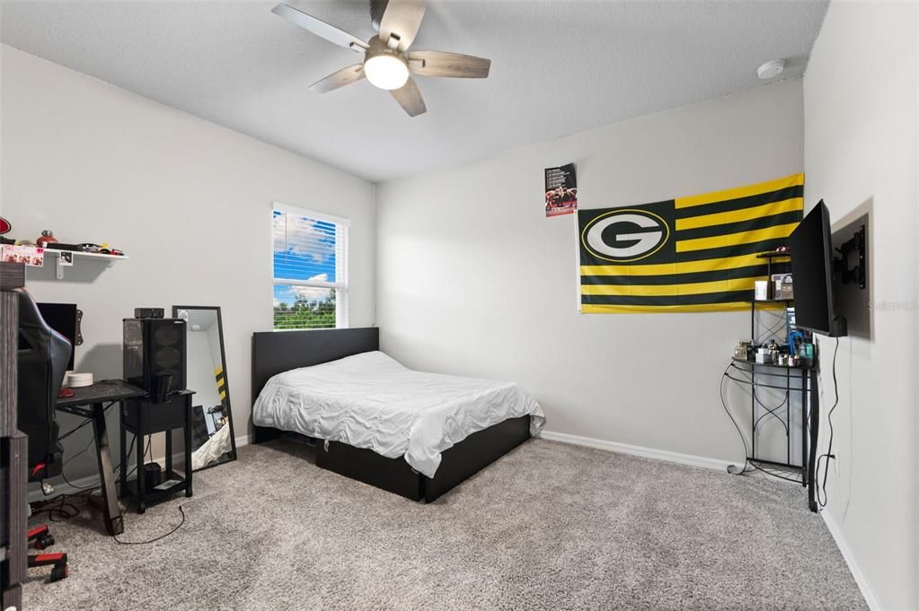 合同活跃: $360,000 (4 贝兹, 2 浴室, 2061 平方英尺)