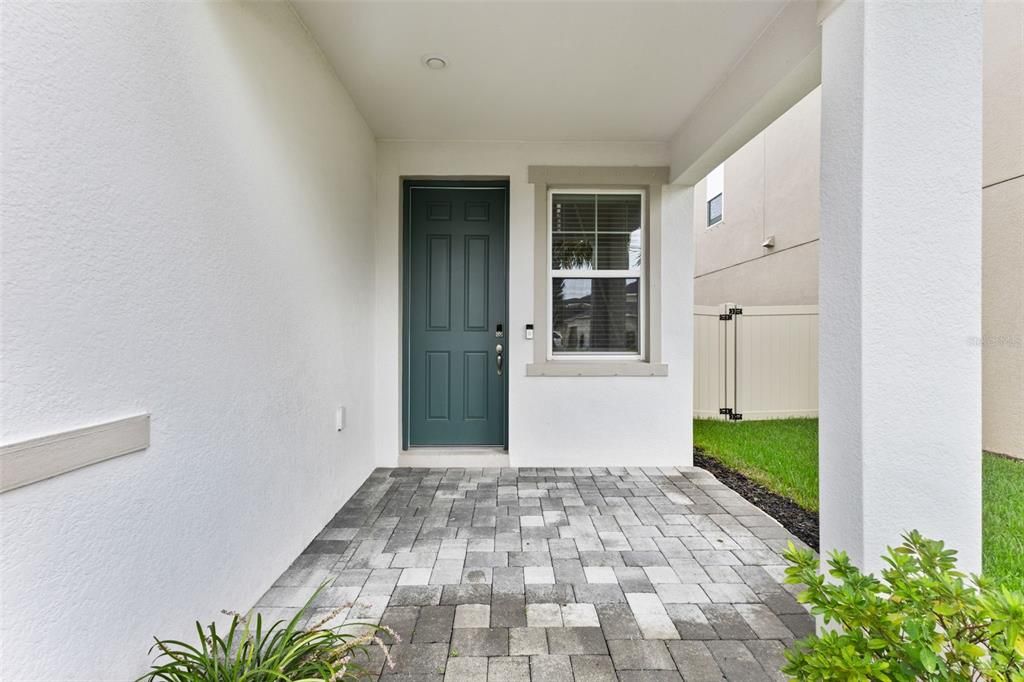 合同活跃: $360,000 (4 贝兹, 2 浴室, 2061 平方英尺)