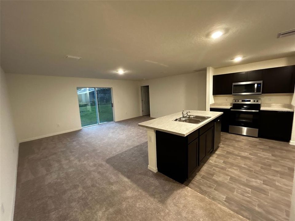 В аренду: $2,200 (4 спален, 2 ванн, 1806 Квадратных фут)