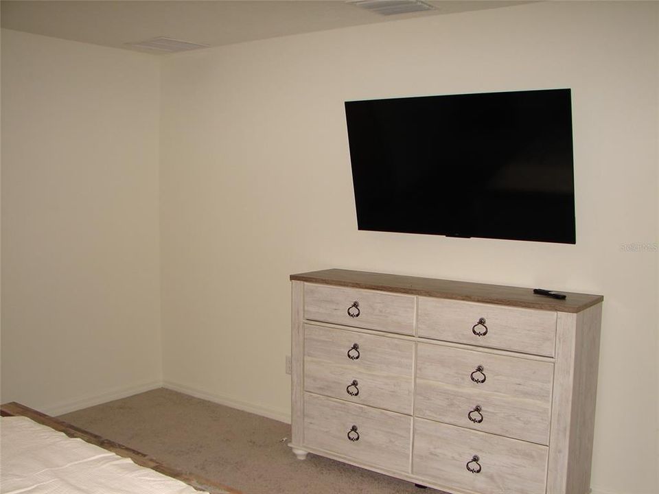 В аренду: $2,200 (4 спален, 2 ванн, 1806 Квадратных фут)