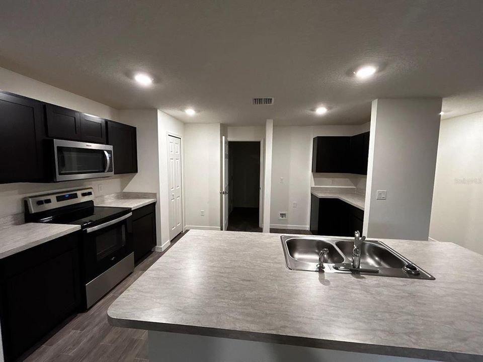 В аренду: $2,200 (4 спален, 2 ванн, 1806 Квадратных фут)