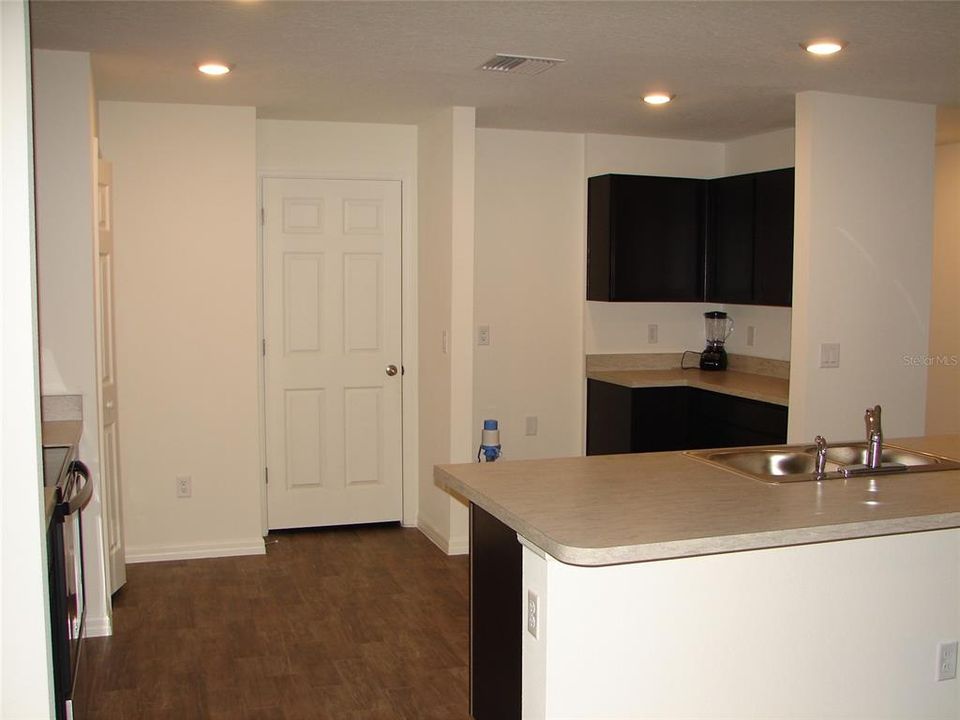 В аренду: $2,200 (4 спален, 2 ванн, 1806 Квадратных фут)