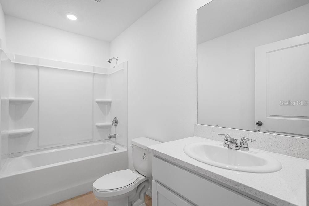 На продажу: $289,784 (3 спален, 2 ванн, 1558 Квадратных фут)