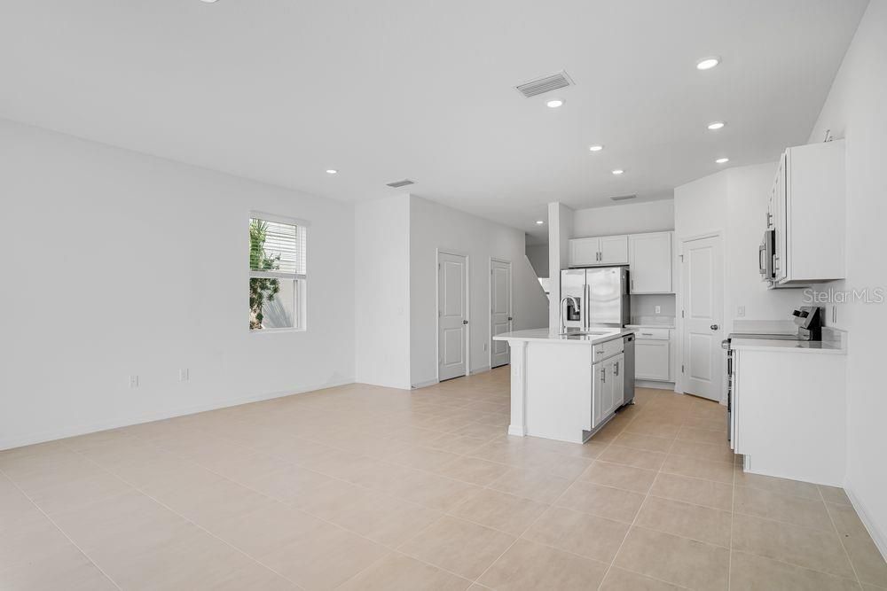 На продажу: $289,784 (3 спален, 2 ванн, 1558 Квадратных фут)