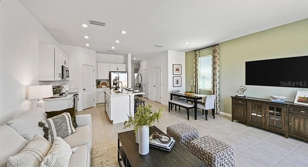 На продажу: $289,784 (3 спален, 2 ванн, 1558 Квадратных фут)