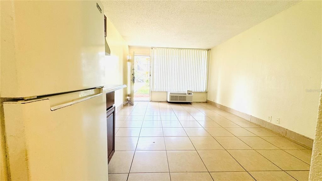 For Rent: $849 (1 beds, 1 baths, 276 Square Feet)