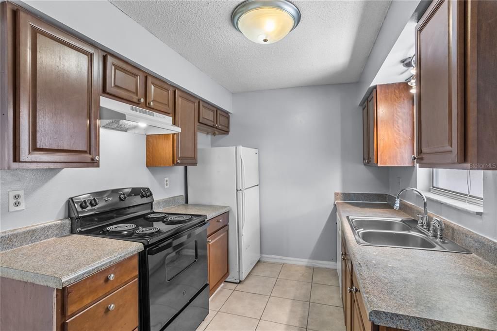 For Sale: $154,980 (2 beds, 2 baths, 996 Square Feet)