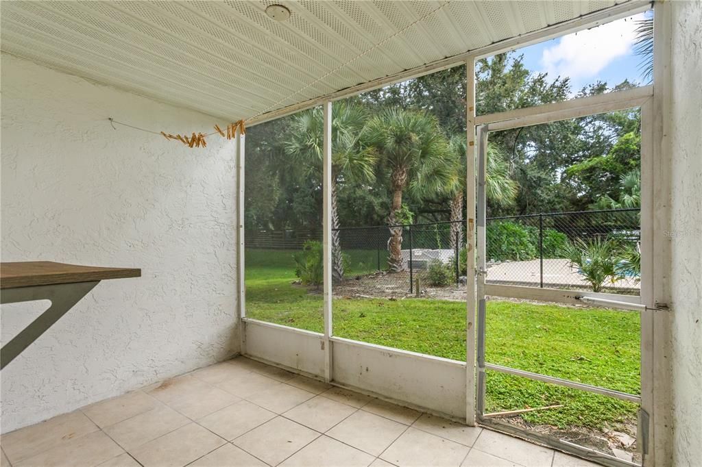 For Sale: $154,980 (2 beds, 2 baths, 996 Square Feet)