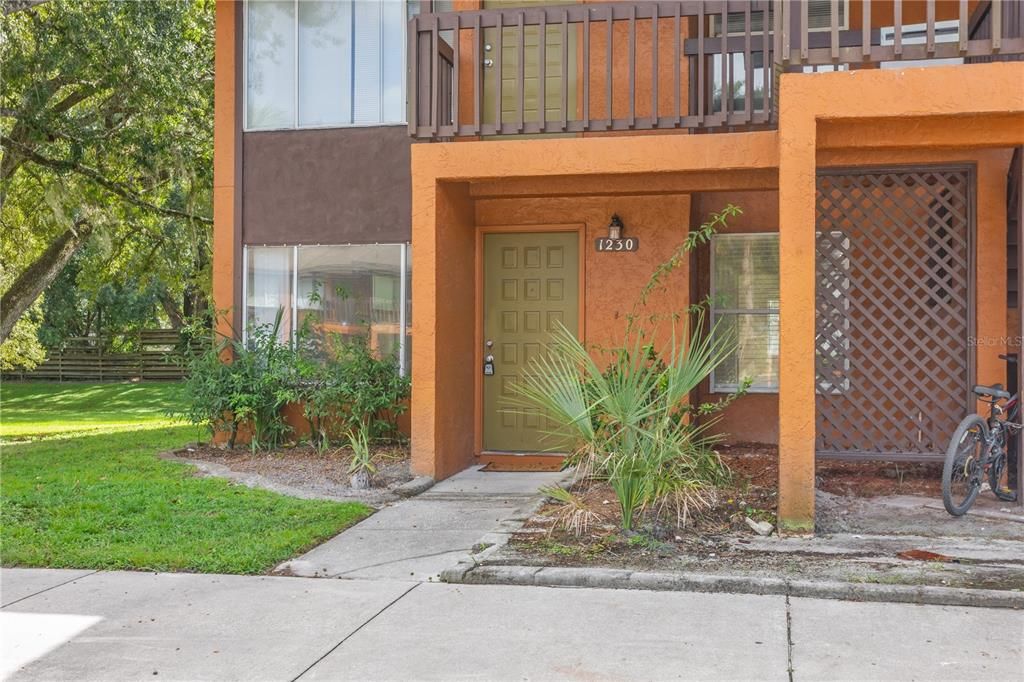 For Sale: $154,980 (2 beds, 2 baths, 996 Square Feet)