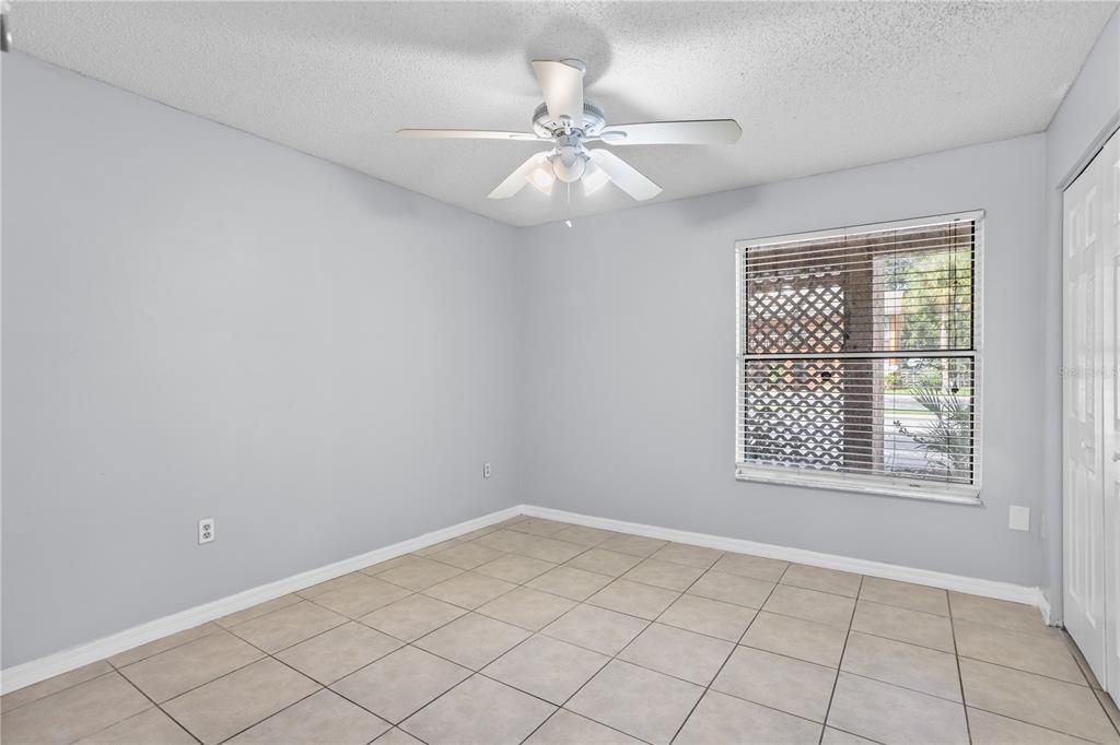 For Sale: $154,980 (2 beds, 2 baths, 996 Square Feet)