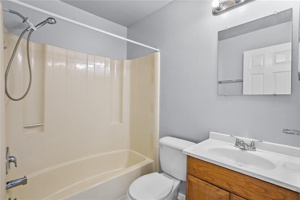 For Sale: $154,980 (2 beds, 2 baths, 996 Square Feet)